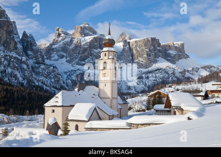 The church and village of Colfosco in Badia and Sella Massif range of mountains, South Tirol, Trentino-Alto Adige, Italy Stock Photo