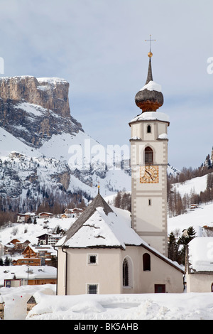 The church and village of Colfosco in Badia and Sella Massif range of mountains, South Tirol, Trentino-Alto Adige, Italy Stock Photo