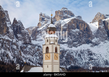 The church and village of Colfosco in Badia and Sella Massif range of mountains, South Tirol, Trentino-Alto Adige, Italy Stock Photo