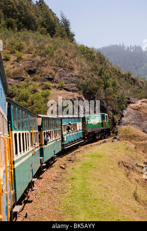 India, Tamil Nadu, Udhagamandalam (Ooty), Nilgiri Mountain Railway rack train descending to Coonor passing through rocky gorge Stock Photo