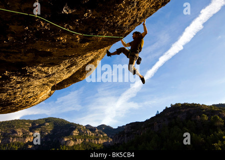 A climber on a big overhang at the cliffs of Margalef, underneath Montsant, Catalunya, Spain Stock Photo