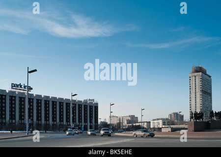 Victory Square and Monument (Ploschad Pobedy) in Saint Petersburg, Russia. Moskovsky Prospekt and park inn Pulkovskaya Stock Photo