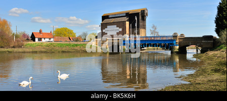 BATTLESBRIDGE, ESSEX, UK - APRIL 10, 2010:   Panorama view of the River Crouch and Antique Centre housed in the old Tide Mill Stock Photo