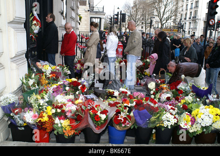 Polish nation mourning after tragic Polish Air Force Tupolev Tu-154M aircraft crashed near Smolensk. Polish Embassy in London Stock Photo