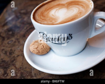 https://l450v.alamy.com/450v/bk6ftw/detail-of-coffee-cup-in-famous-bewleys-cafe-on-grafton-street-in-dublin-bk6ftw.jpg