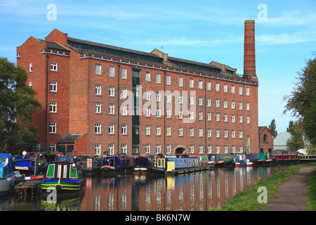 Hovis Mill on the Macclesfield Canal at Macclesfield, an old flour mill now converted to apartments Stock Photo
