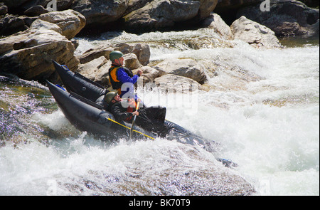 MAN AND WOMAN IN PONTOON RAFT BOAT CRASHING OVER RAPIDS BULL SLUICE CHATTOOGA RIVER GEORGIA SOUTH CAROLINA WHITEWATER KAYAKING  Stock Photo