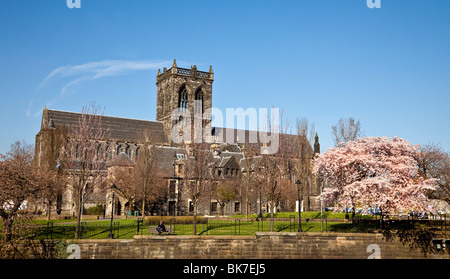 Paisley Abbey, a restored medieval (started in the 12th century) Cluniac abbey, now a Church of Scotland church in Paisley, Renfrewshire Stock Photo