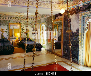udaipur lake palace interior
