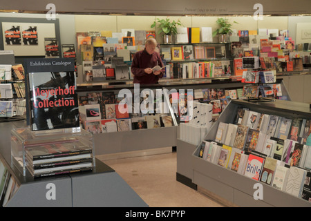 Washington dc museum gift shop hi-res stock photography and images - Alamy