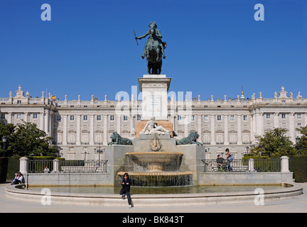 Madrid, Spain. Plaza de Oriente. Statue of Felipe Philip IV (Pietro Tacca; 1639) in front of the Royal Palace. Stock Photo