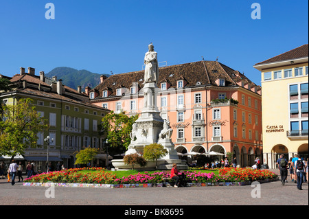Piazza Walther square with the statue of Walther von der Vogelweide, Bolzano, South Tyrol, Tyrol, Italy, Europe Stock Photo
