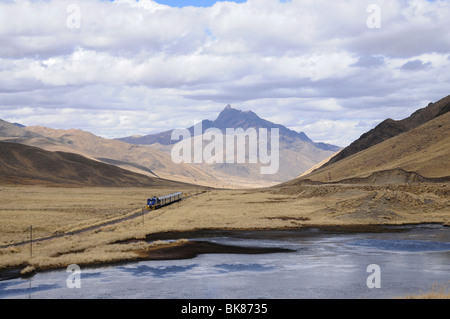 Railway Perurail, provincial border Cusco - Puno, Peru, South America, Latin America Stock Photo