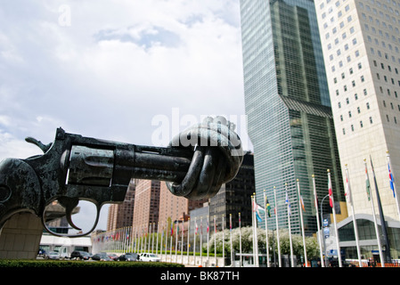 NEW YORK, NY - Carl Fredrik Reutersward's sculpture Non violence knotted gun sculpture with barrel tied in a knot signifying peace and disarmament in front of the United Nations in New York City. This sculpture was a gift from the Luxembourg government Stock Photo