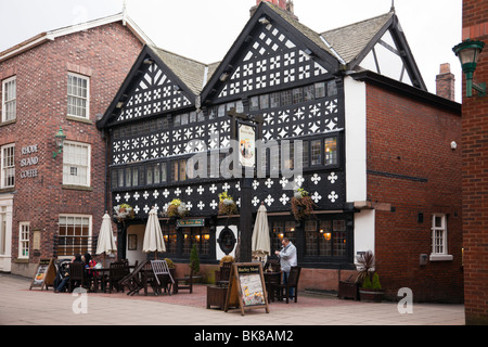 The Barley Mow cica 1561 pub in 16th century timbered Tudor building. Warrington, Cheshire, England, UK, Britain Stock Photo
