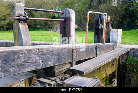 A detail showing the sluice ratchet on Pigeon's lock in Tackley on the Oxford Canal, Stock Photo
