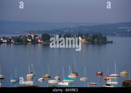 Blick auf Reichenau-Niederzell mit St. Peter and Paul Church, Baden-Wurttemberg, Germany Stock Photo