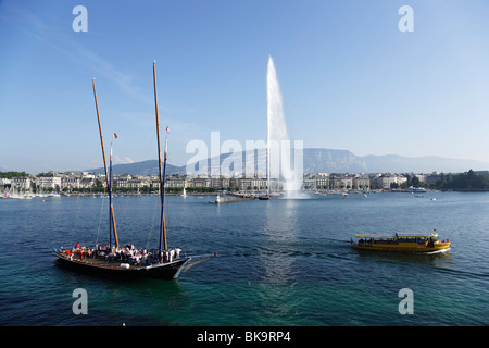 Traditionell Cargo sailer and Jet d'Eau (one of the largest fountains in the world), Lake Geneva, Geneva, Canton of Geneva, Swit Stock Photo