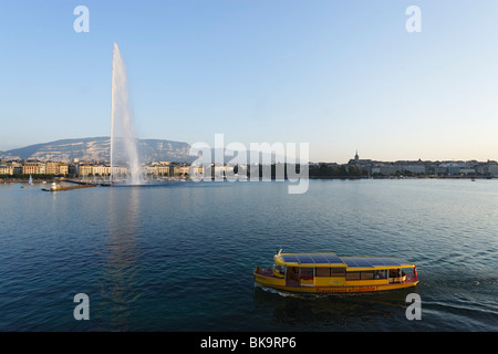 Waterbus and Jet d'Eau (one of the largest fountains in the world), Lake Geneva, Geneva, Canton of Geneva, Switzerland Stock Photo