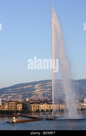 Jet d'Eau (one of the largest fountains in the world), Lake Geneva, Geneva, Canton of Geneva, Switzerland Stock Photo