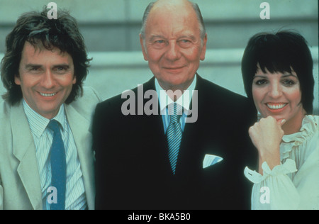 ARTHUR (1981) DUDLEY MOORE, JOHN GIELGUD, LIZA MINNELLI ART 025 Stock Photo