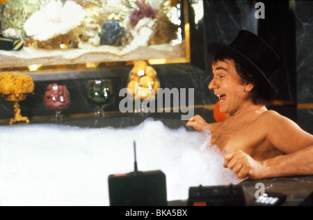 ARTHUR 2 : ON THE ROCKS (1988) DUDLEY MOORE AR2 002 Stock Photo