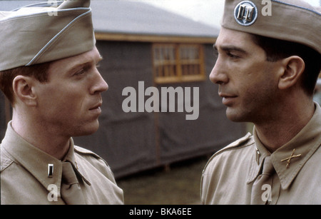 BAND OF BROTHERS (TV) DAMIAN LEWIS, DAVID SCHWIMMER BDBS 00 Stock Photo