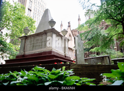 Alexander Hamilton's Tomb, Trinity church, NYC, USA Stock Photo