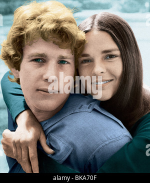 Love Story Year : 1970 Director : Arthur Hiller Ryan O'Neal, Ali MacGraw Stock Photo