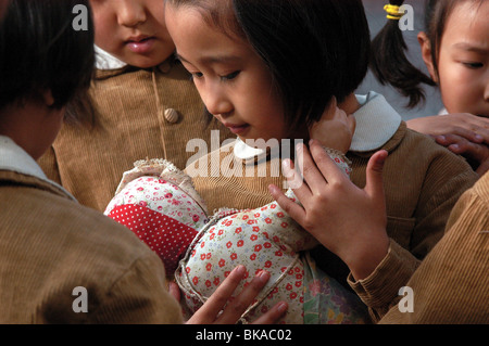 Kan shang qu hen mei   Little Red Flowers Year : 2006 - China Director : Zhang Yuan Stock Photo