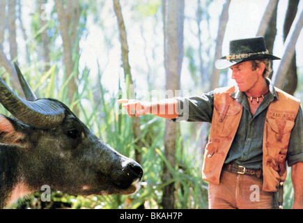 CROCODILE DUNDEE (1986) PAUL HOGAN CRCD 004FOH Stock Photo