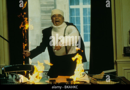 CURSE OF THE PINK PANTHER (1983) HERBERT LOM COPP 044 Stock Photo