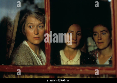 DANCING AT LUGHNASA (1998) MERYL STREEP, BRID BRENNAN, SOPHIE THOMPSON DANL 038 Stock Photo