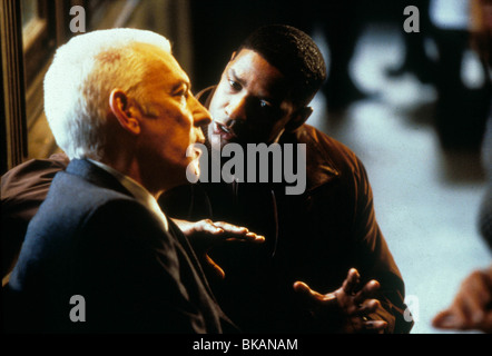 FALLEN (1998) DONALD SUTHERLAND, DENZEL WASHINGTON FLLN 014 Stock Photo