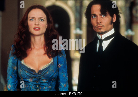 FROM HELL (2001) JACK (ALT) HEATHER GRAHAM, JOHNNY DEPP FRHL 002 Stock Photo