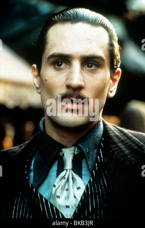 THE GODFATHER PART II (1974) THE GODFATHER 2 (ALT) ROBERT DE NIRO GD2 002 Stock Photo