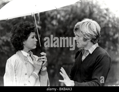 ROBERT REDFORD (DIR) O/S ' ORDINARY PEOPLE ' (1980) WITH MARY TYLER MOORE RRFD 011P Stock Photo