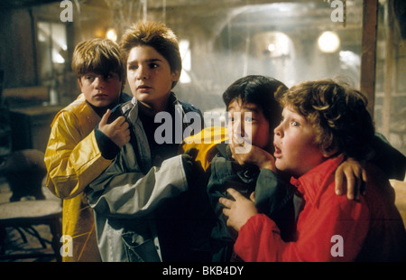 THE GOONIES (1985) SEAN ASTIN, COREY FELDMAN, KE HUY QUAN, JEFF COHEN GOO 001 Stock Photo