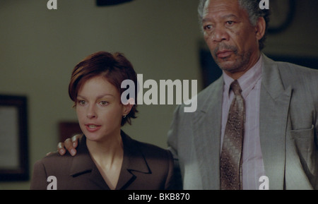 HIGH CRIMES (2002) ASHLEY JUDD, MORGAN FREEMAN HICM 001 323 Stock Photo