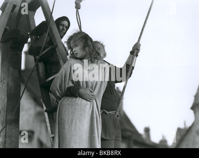 THE HUNCHBACK OF NOTRE DAME (1939) MAUREEN O'HARA, CHARLES LAUGHTON HBN 001P Stock Photo