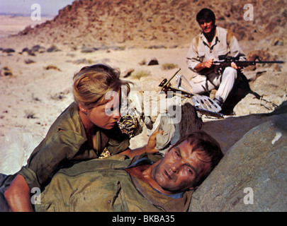 SANDS OF THE KALAHARI SUSANNAH YORK,STANLEY BAKER,STUART WHITMAN SOTK 002FOH Stock Photo