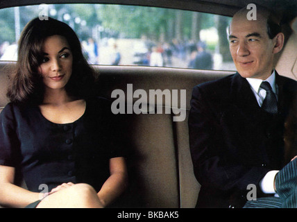 SCANDAL (1988) JOANNE WHALLEY-KILMER, IAN McKELLEN SCA 010 FOH Stock Photo