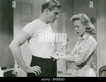 THE INCREDIBLE SHRINKING MAN (1957) GRANT WILLIAMS, APRIL KENT ISMN 005P Stock Photo