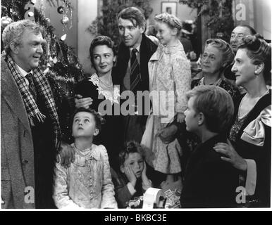 IT'S A WONDERFUL LIFE (1946) THOMAS MITCHELL, CAROL COOMBS, DONNA REED, JAMES STEWART, JIMMY HAWKINS, KAROLYN GRIMES, LARRY Stock Photo
