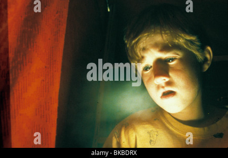 THE SIXTH SENSE (1999) HALEY JOEL OSMENT SIXS 048 Stock Photo