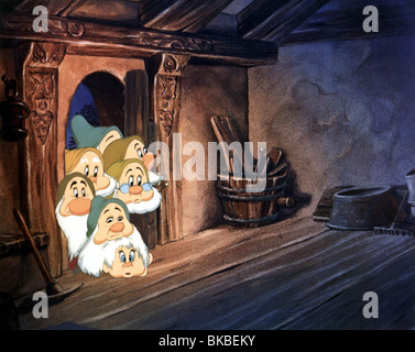 SNOW WHITE AND THE SEVEN DWARFS (1937) ANIMATED CREDIT DISNEY SSNW 005CP Stock Photo