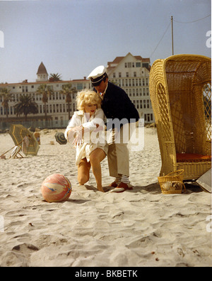 SOME LIKE IT HOT(1959) MARILYN MONROE, TONY CURTIS SLH 007CP Stock Photo