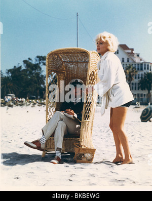 SOME LIKE IT HOT(1959) TONY CURTIS, MARILYN MONROE SLH 010CP Stock Photo