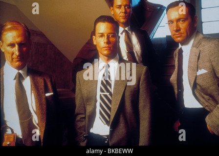 L.A. CONFIDENTIAL (1997) LA CONFIDENTIAL (ALT) JAMES CROMWELL, GUY PEARCE, RUSSELL CROWE, KEVIN SPACEY LACN 109 Stock Photo