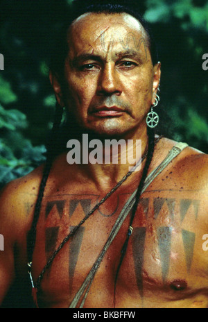 THE LAST OF THE MOHICANS (1992) RUSSELL MEANS LOM 054 Stock Photo